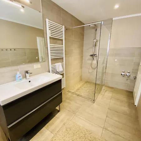 Berringer, Krabbe, Direkt An Der Promenade Rostock